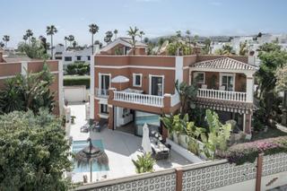 Doppelhaus in San Pedro de Alcántara Pueblo. Casa adosada en venta, lado playa san pedro.