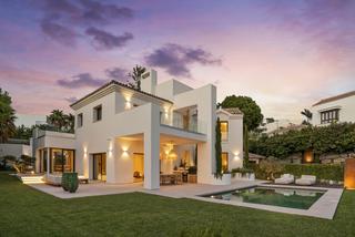 Casa a Benahavís pueblo. Elegante villa contemporánea en la alquería, benahavís