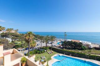 Attique à Elviria. Elegancia frente al mar  ático único con vistas panorámicas al m