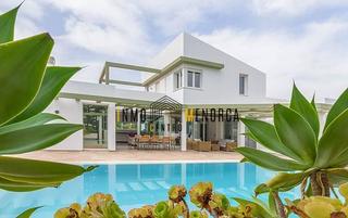 House in Cala Blanca. Chalet con licencia turística