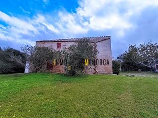 Bauernhof in Cala Blanca. Casa de campo excepcional