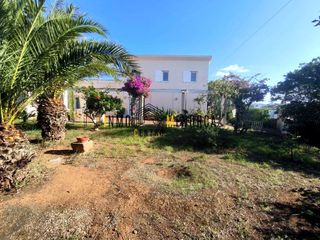 Casa a Cala en Blanes. Calan brut  chalet con apartamento independiente y jardín