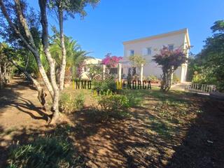 Casa  Carrer de gregal. Encantador chalet con gran jardin y apartamento independiente
