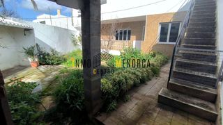 Casa a Ciutadella. Casa en planta baja con patio y cochera