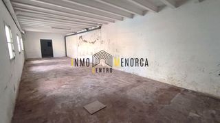 Parking coche en Ciutadella. Cochera de 159m2 en ciutadella