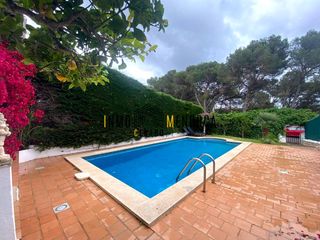 Casa a Cala d´En Bosch-Serpentona. Chalet con piscina y licencia turística en cala galdana