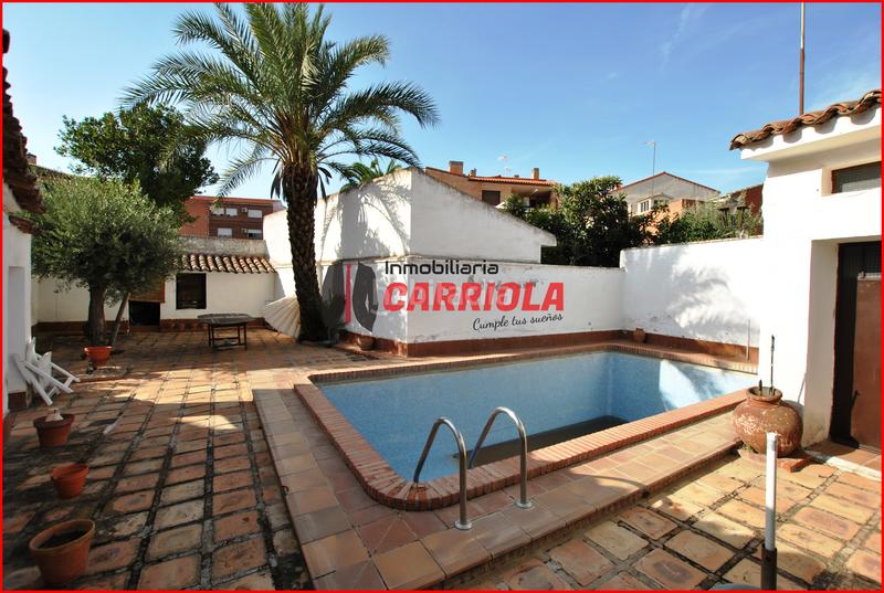 Foto 5f47feb9-2e9a-4691-a3a8-d1d26e9f7002. Casa adossada amb piscina a Fuensalida