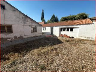 Casa adossada a Novés