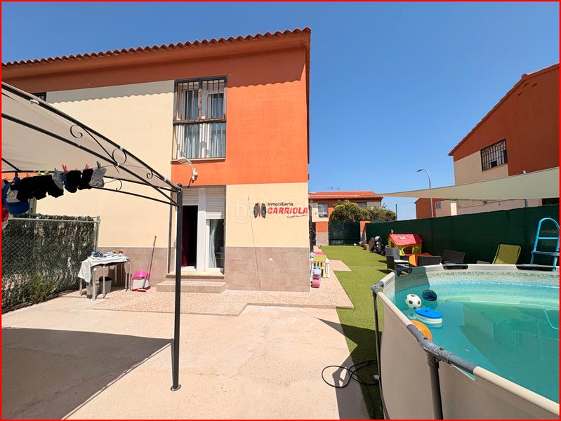 Foto 52a4e00b-b1a3-4151-9766-3f9ff5c79ac4. Casa aparellada amb calefacció aparcament a Novés