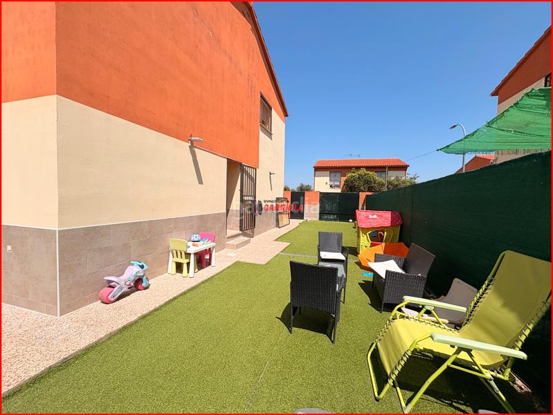 Foto 556a32e3-4fdd-4a8f-bef7-5ed5994bee78. Casa aparellada amb calefacció aparcament a Novés