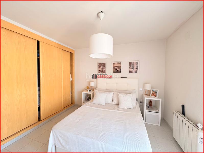 Foto b6f30731-33df-435e-90ab-4b4af13ae809. Casa aparellada amb calefacció aparcament a Novés