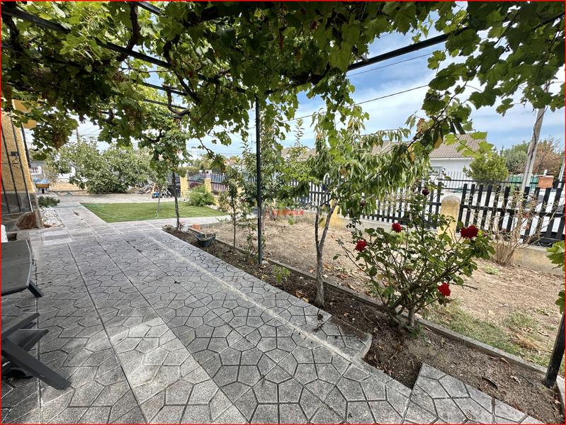 Foto a6b8bf4d-017a-41f9-9518-60a3b310e5a7. Chalet con parcheggio in Arcicóllar