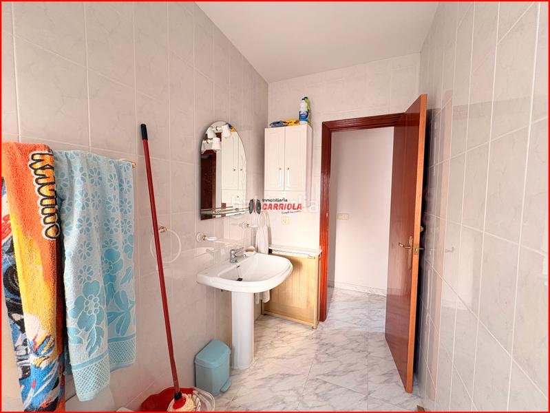 Foto 2bc71508-4c21-4f58-8fc1-eb860bb41c21. Casa adossada amb xemeneia calefacció aparcament piscina a Nombela