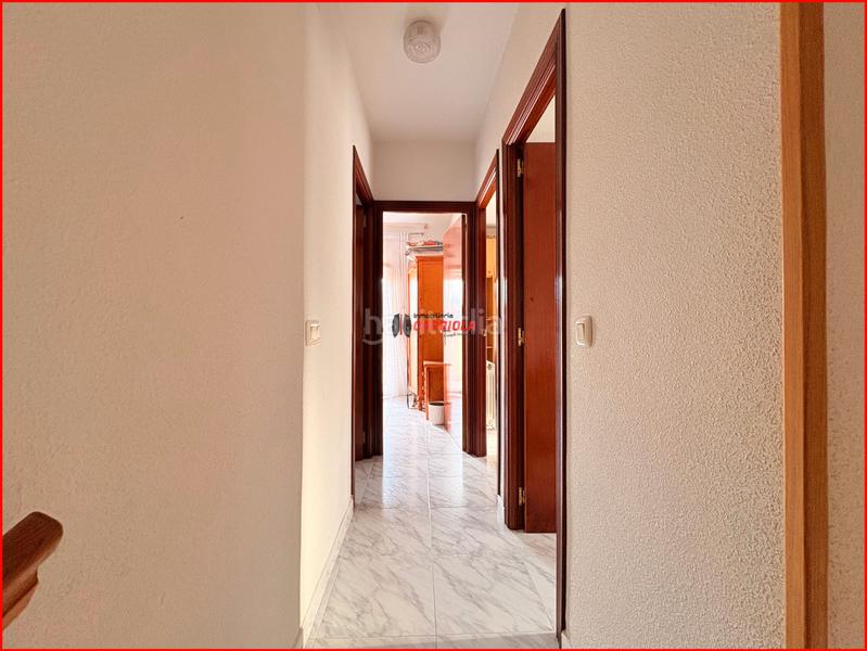 Foto ffc1b91a-1be6-4dfd-bc8c-aeb2102a2d26. Casa adossada amb xemeneia calefacció aparcament piscina a Nombela