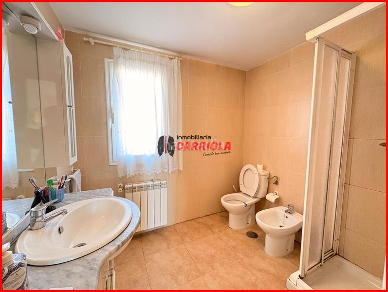 Foto 4c047590-67e4-4413-847c-4fc9b3af7cb2. Casa aparellada amb calefacció a Santo Domingo - Caudilla