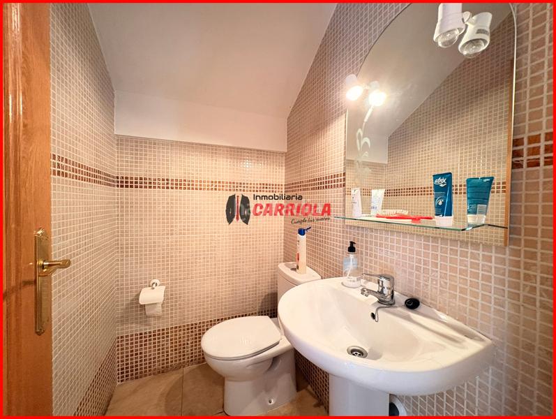 Foto 8c5bc330-5ad7-4cf7-a244-20f62bb8fc6e. Casa aparellada amb calefacció a Santo Domingo - Caudilla