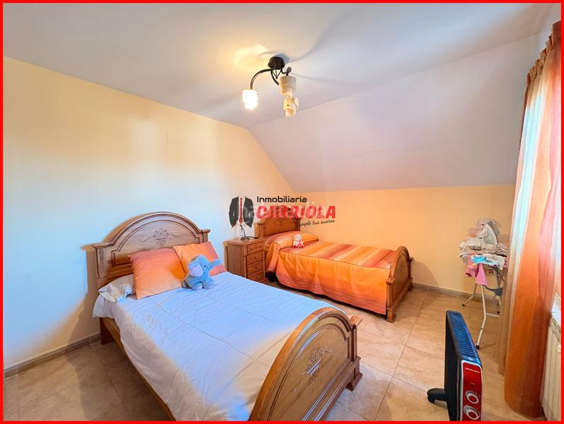 Foto 8fd0ba78-fd65-400a-905d-045037b7d6aa. Casa aparellada amb calefacció a Santo Domingo - Caudilla