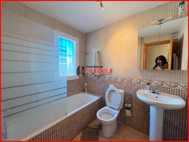 Foto a1e46c8f-6e50-46bb-a34b-5c82bd2c09eb. Casa aparellada amb calefacció a Santo Domingo - Caudilla