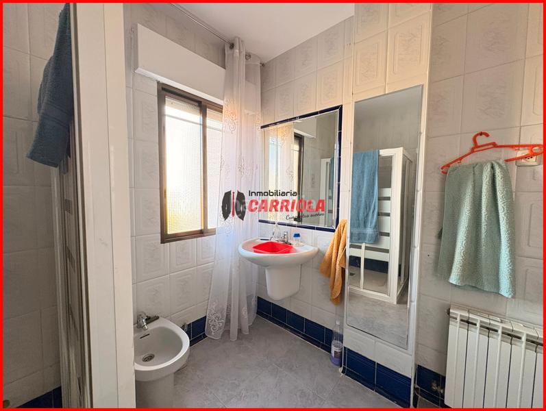 Foto 2e6a0304-3d39-45fb-99a5-6bfe49d830f5. Casa aparellada amb calefacció a Quismondo