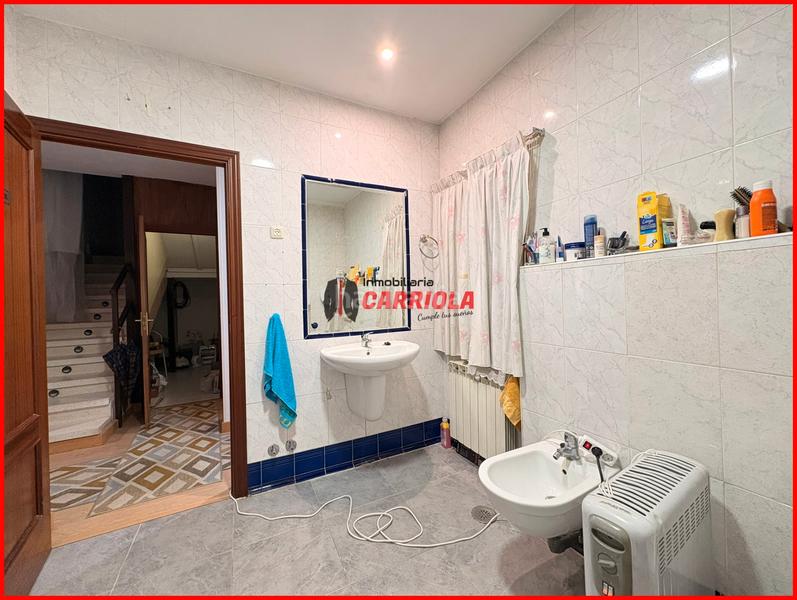 Foto 5a1a25fa-9ea7-49c7-b1a6-face459eb089. Casa aparellada amb calefacció a Quismondo