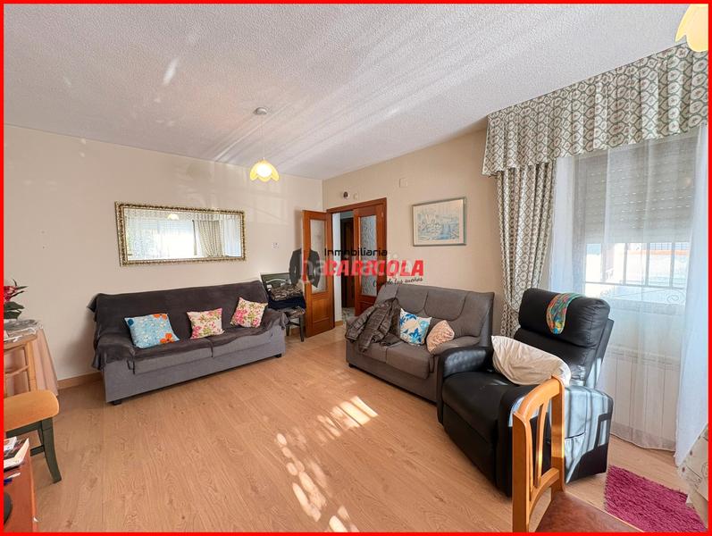 Foto 67231c02-07d8-46b2-8ebe-fd8b7c373e3a. Casa aparellada amb calefacció a Quismondo