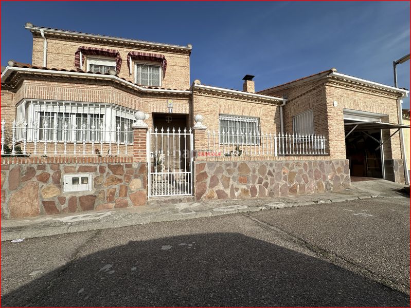 Foto f435447b-4dcf-4321-88a1-138061695365. Casa adosada en Casar de Escalona (El)