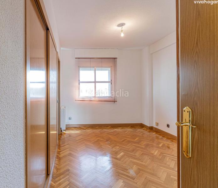 Foto 75af3173-5431-43ff-be70-d5e0380d65f1. Zweistöckige wohnung mit heizung parking in San Pascual Madrid