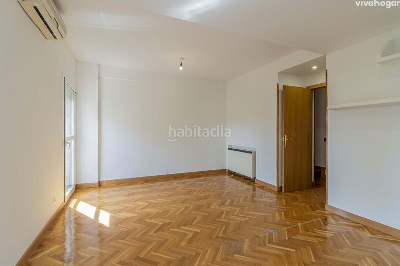 Foto 9d481bac-7142-4363-a988-c31b01abfd3c. Zweistöckige wohnung mit heizung parking in San Pascual Madrid