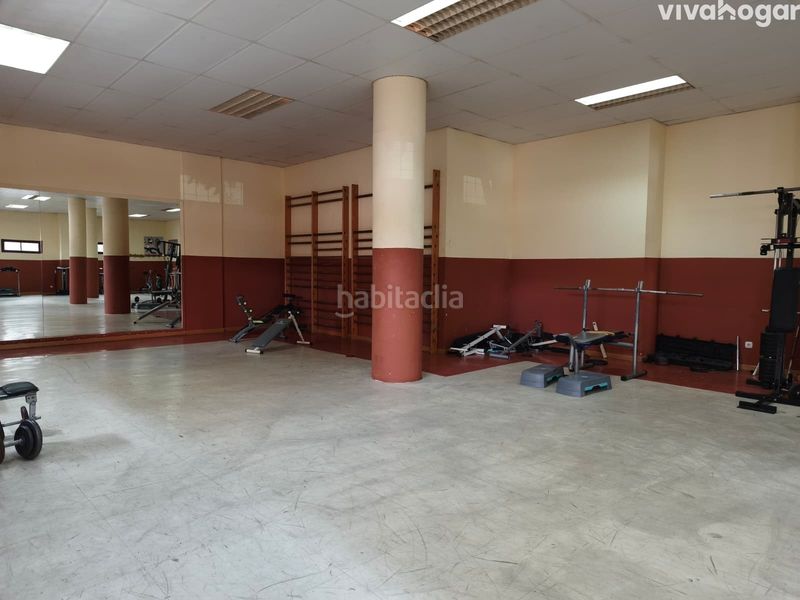 Foto c0e2d99e-59ad-43c3-98d5-3bb6a2f915e2. Pis amb calefacció aparcament piscina a San Fermín Madrid