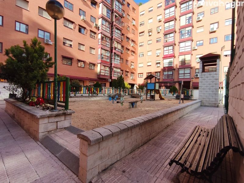Foto defe1ff2-9ff4-4240-b7dd-a3655a6fa629. Pis amb calefacció aparcament piscina a San Fermín Madrid