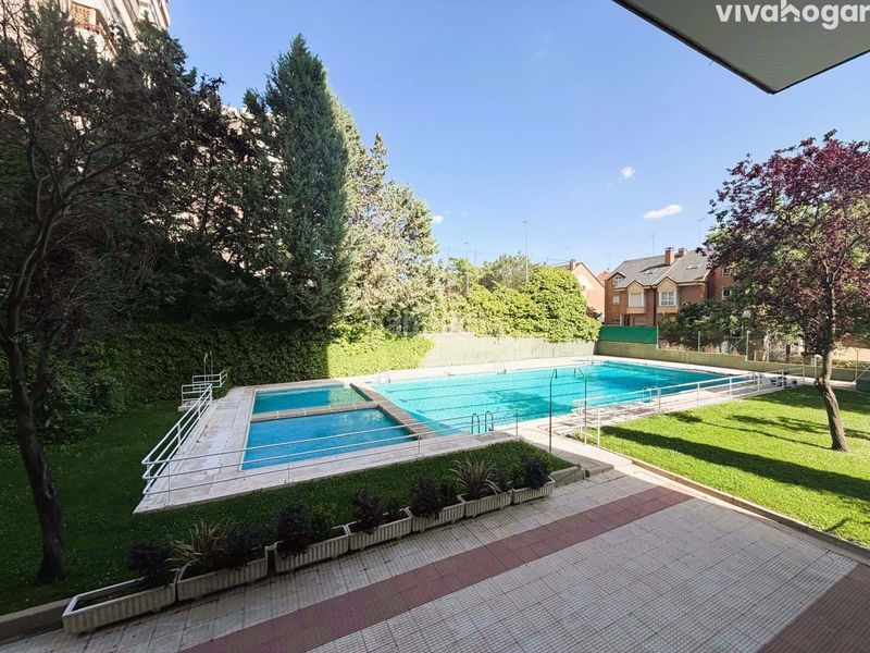 Foto e0efffe9-807a-4d7b-8b16-9d14508e01a8. Pis amb calefacció aparcament piscina a Peñagrande Madrid