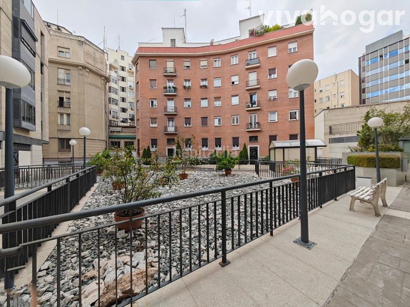 Foto c3cb7ee0-fafa-4ecb-b2fb-3bb5c50896d9. Aparcament cotxe a Lista Madrid