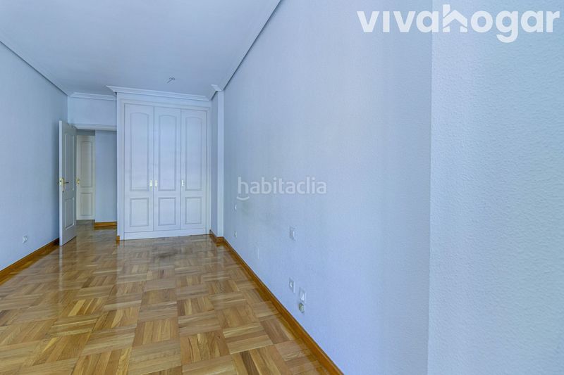 Foto c5efbd52-e307-4eed-9629-bd02bb15acfb. Pis amb calefacció aparcament piscina a Chopera Madrid