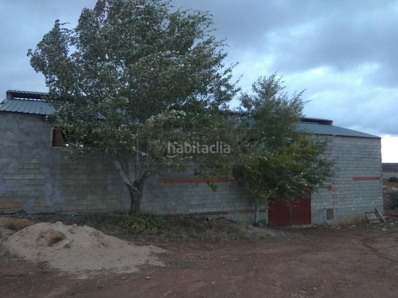 Foto f039efe9-691e-450c-97a1-198864184fe5. Nau industrial a paraje de las colmenillas a Toboso (El)