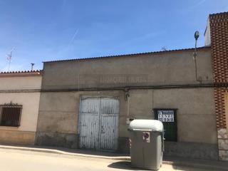 Maison à Calle juan palbo ii 26. Casa  venta la puebla de almoradiel