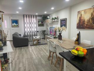 Casa a Calle chacon 21. Casa estilo moderno al detalle