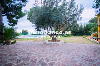 Xalet a Carrer la lluna 55. Chalet independiente con piscina y zona ajardinada