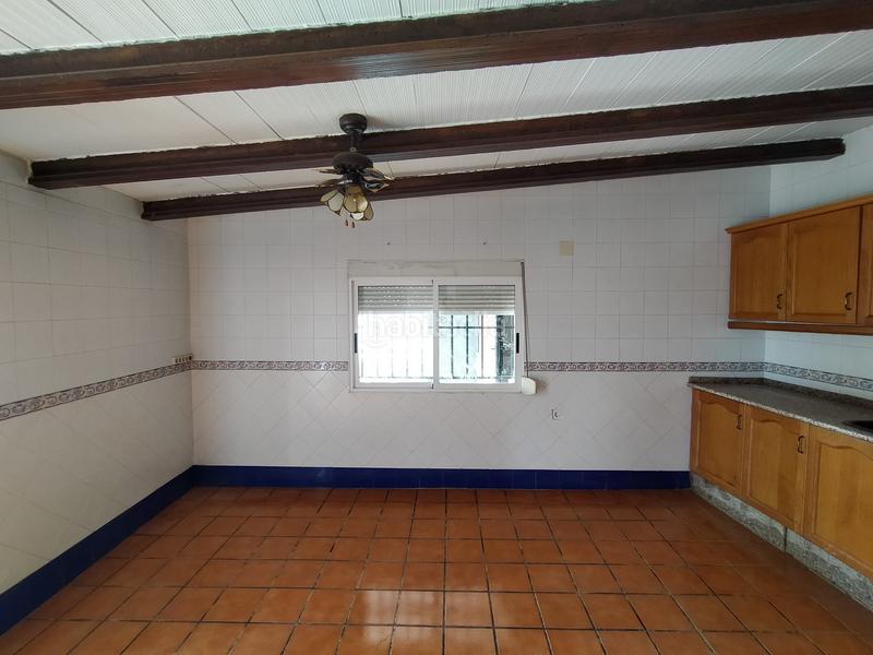 Foto f247508f-49b0-49bd-a299-b5a6e013df14. Chalet avec parking piscine dans Montroy