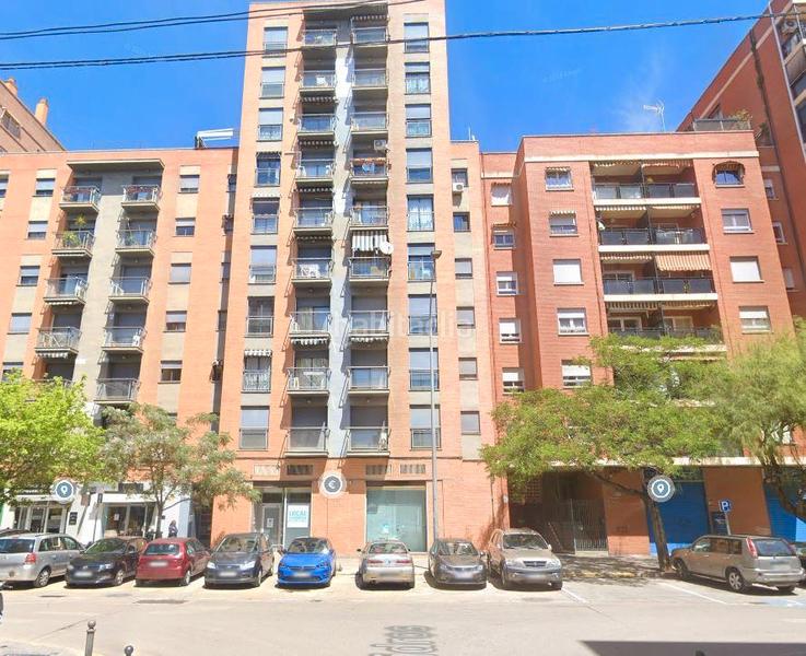 Foto 88716458-729d-41e7-ab75-22f0fa5d8bad. Local comercial a carrer de josep maria bayarri 20 a Valencia