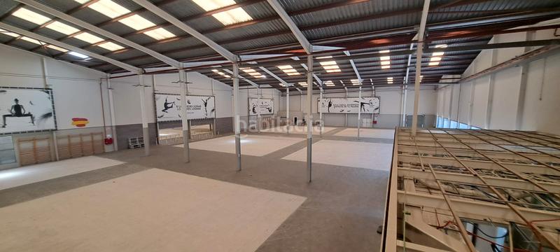 Foto 2764f517-ea4d-4df6-96b2-558dcd17fb20. Bâtiment à usage industriel dans carrer pintor segrelles 4 dans Alfafar