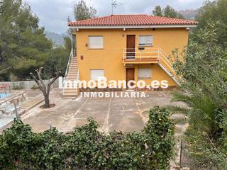 Chalet in Casco Urbano. Chalet independiente con piscina