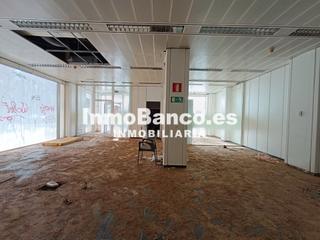 Local commercial à Avinguda llevant 30. Sin comisión