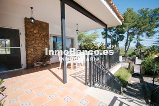 Xalet a Avenida del rio turia 508. Chalet independiente con piscina