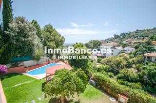 Chalet en Avenida buenos aires 200. Chalet independiente con piscina