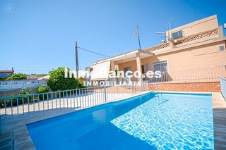 Chalet à Partida corral del colero 280. Chalet independiente con piscina y gran parcela