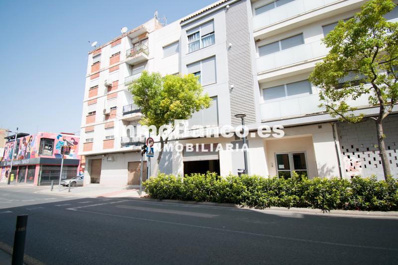 Foto f3606fca-d088-424d-8907-239a7ea294f3. Local commercial dans carrer de valència 56 dans Zona Calle Valencia Torrent