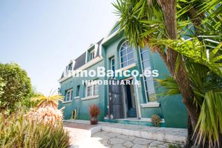 Chalet à Urbanizacion sierramar 23. Libre de comisión inmobiliaria , chalet independiente con piscin
