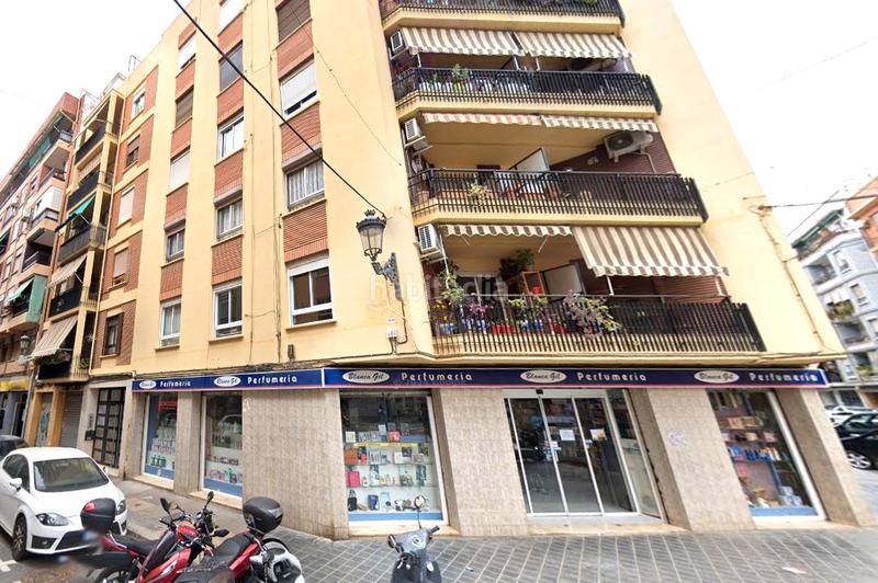 Foto 20e2e9b4-7e5d-4e2f-b508-36cc14cf6295. Local comercial en carrer de jerónima galés 18 en Valencia