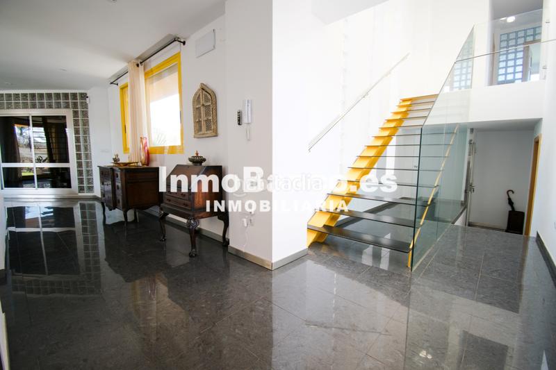 Foto 02e0688c-4ced-4189-88cc-f7f7a251c3b6. Chalet dans calle paiporta 12 dans Cumbres de Calicanto Torrent