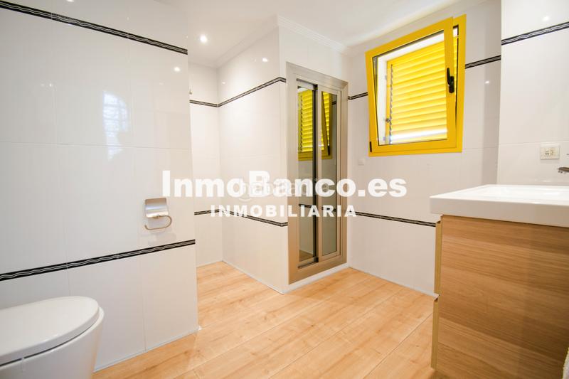 Foto 12ce0d58-e986-4bdb-b45c-0be7cc32bdd0. Chalet dans calle paiporta 12 dans Cumbres de Calicanto Torrent